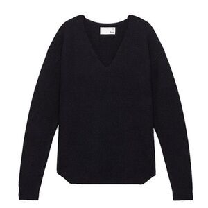 Aritzia Wilfred Free Wolter Sweater
100% Merino wool
Medium
Excellent condition